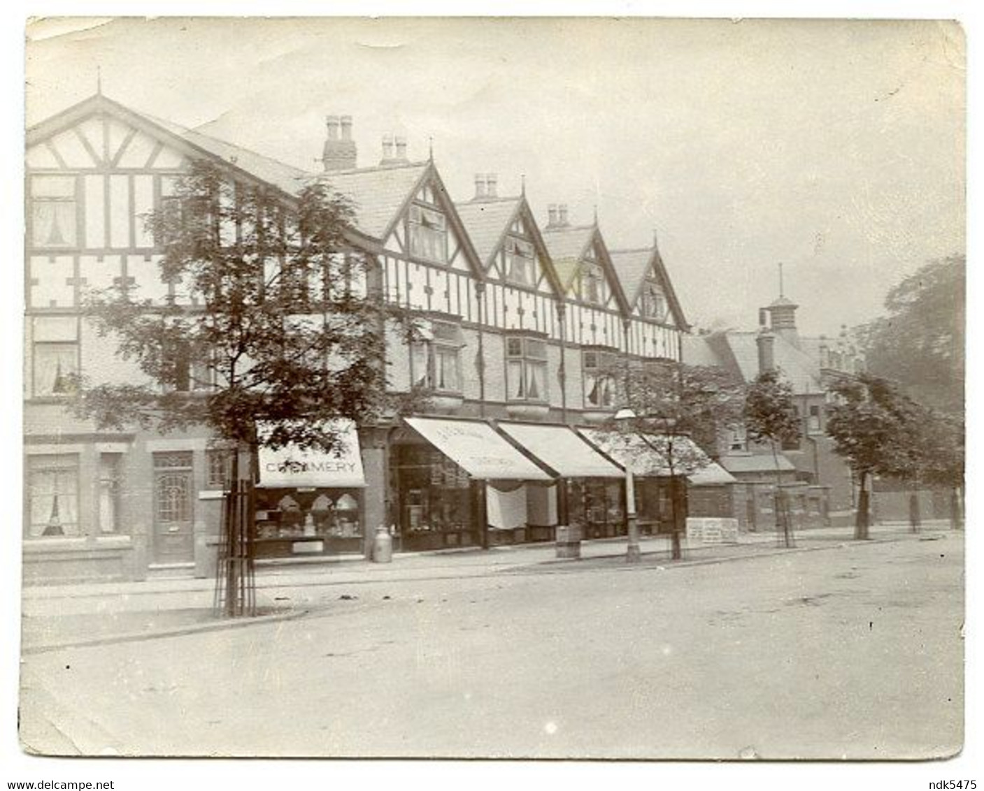 PHOTO : STREET SCENE - DAIRY / CREAMERY - ISLE OF MAN (POSSIBLY) (10 X 8cms) - Isle Of Man