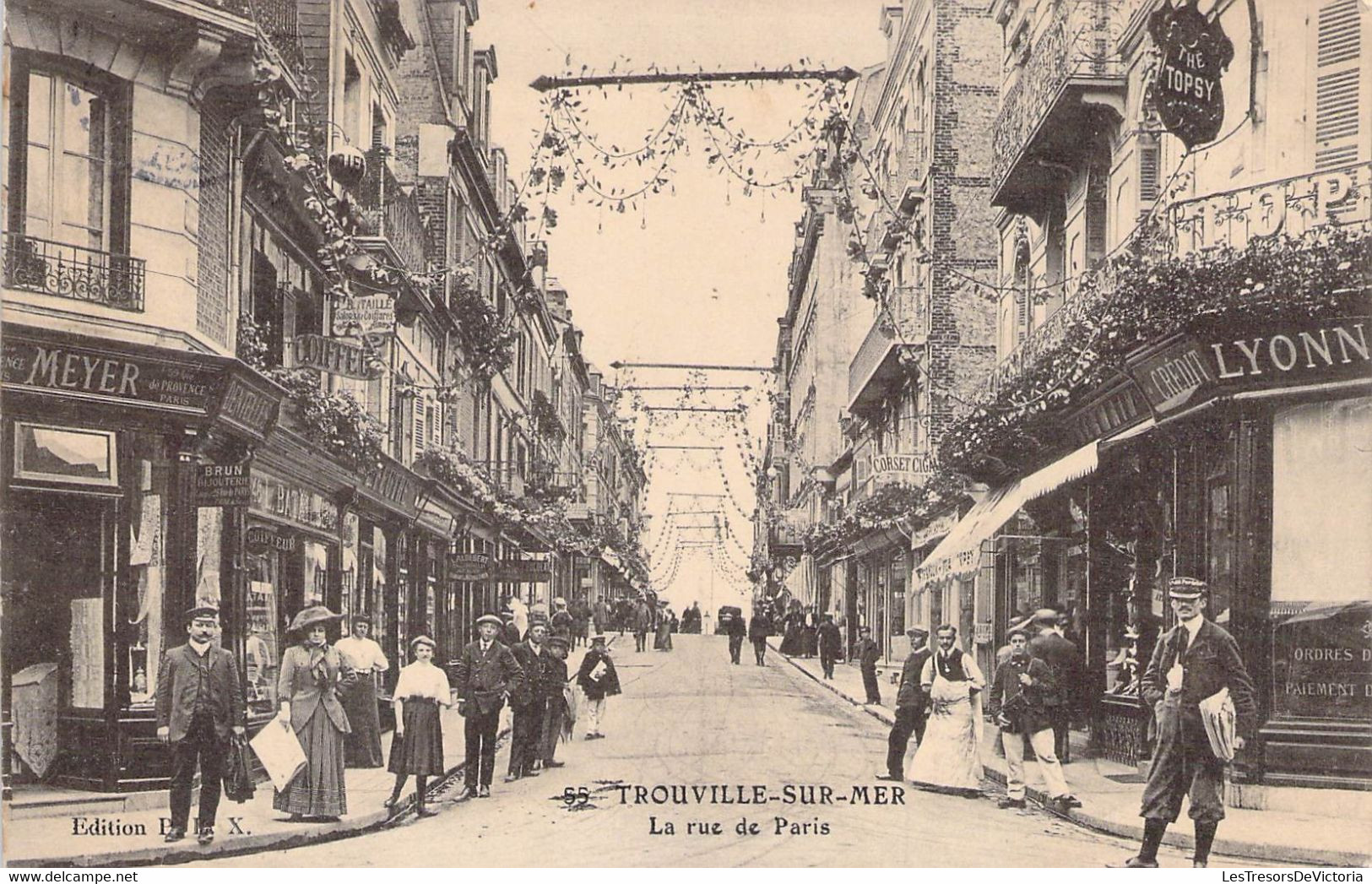 CPA - 14 - TROUVILLE SUR MER - La Rue De Paris - Edition D.L.X. - Animée - Banque - Commerce - Trouville