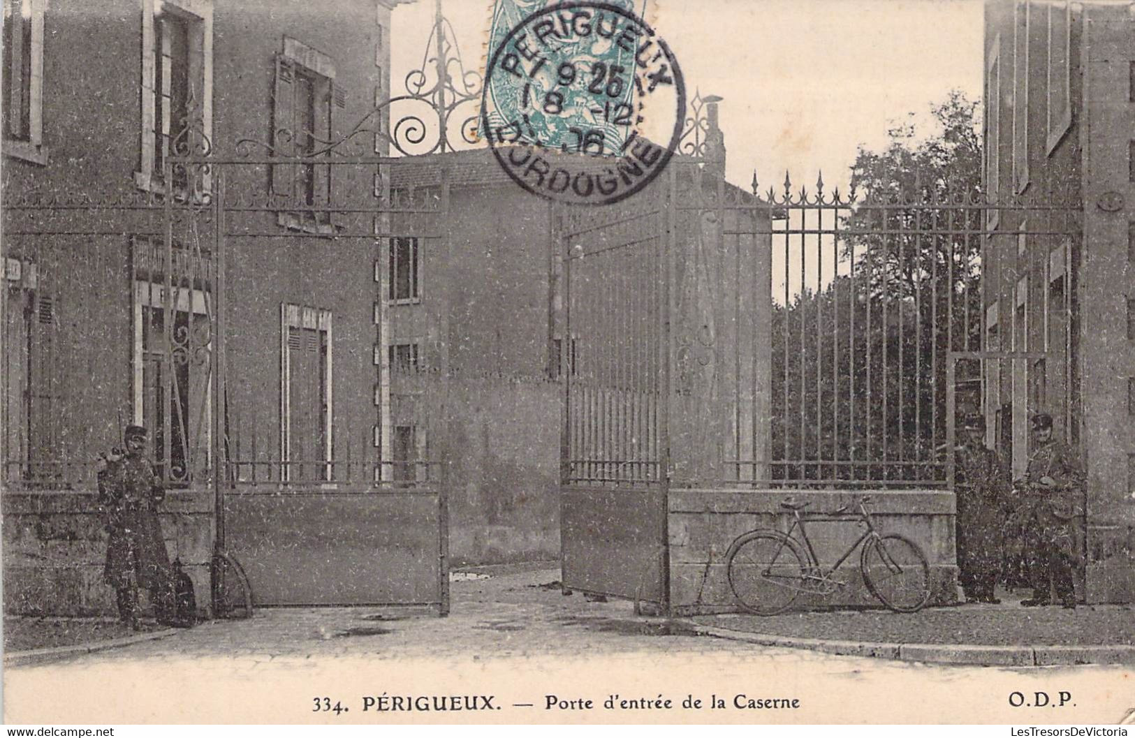 CPA Militariat - Casernes - 24 - PERIGUEUX - Porte D'entrée De La Caserne - Animée - O.D.P. - Kasernen