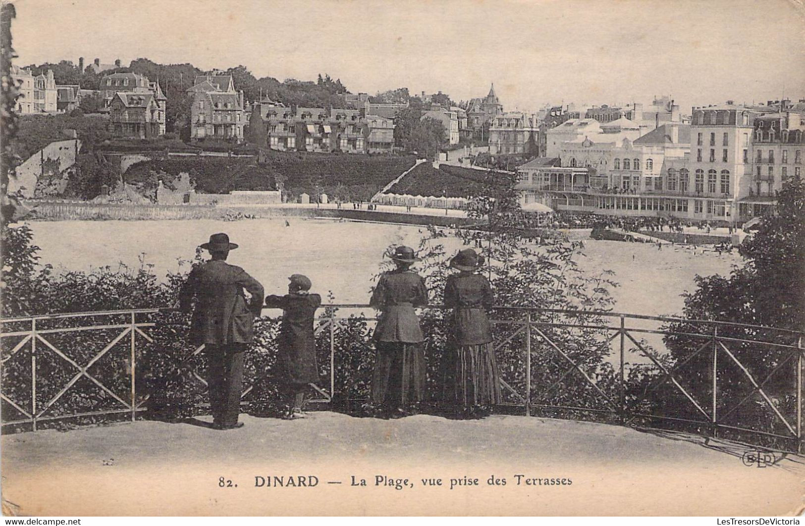 CPA - 35 - DINARD - La Plage Vue Des Terrasses - Animation - E LE DELAY PARIS - Dinard