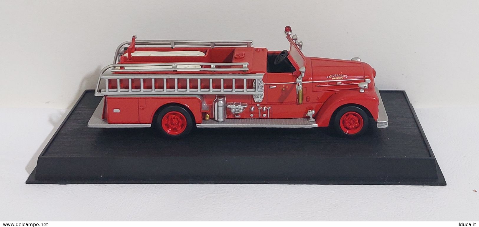 I108791 Ixo Hachette 1/64 - POMPIERS - USA 1952 Seagrave 70th Anniversary Series - Camions, Bus Et Construction