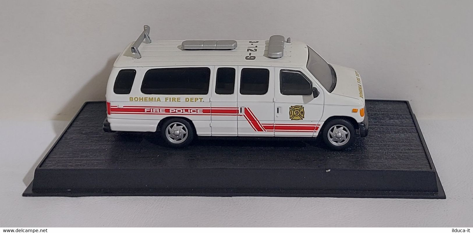 I108794 Ixo Hachette 1/57 - POMPIERS - USA 2000 Fourgon Fire Police - Camiones, Buses Y Construcción