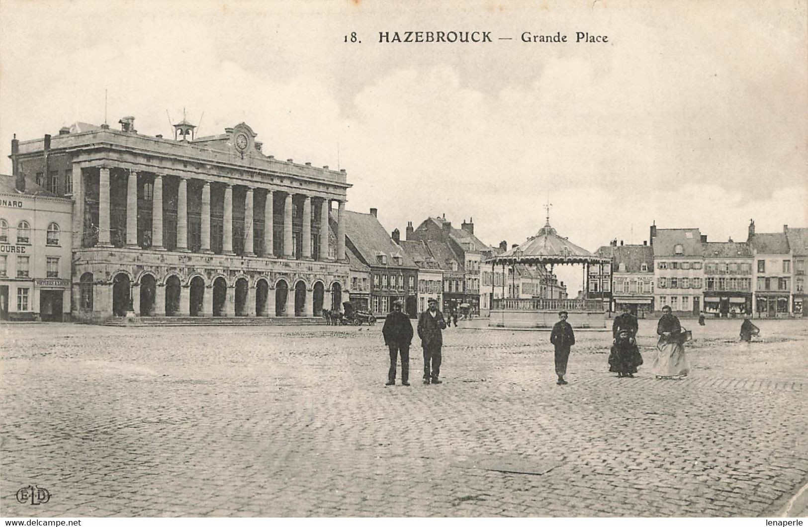 B8259  59 HAZEBROUCK Grand Place Kiosque - Hazebrouck