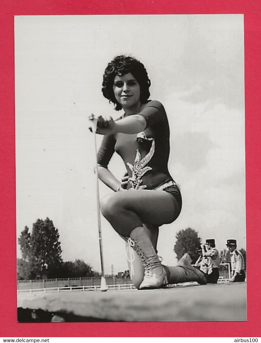 BELLE PHOTO REPRODUCTION - MAJORETTE - POM-POM GIRL - Personen