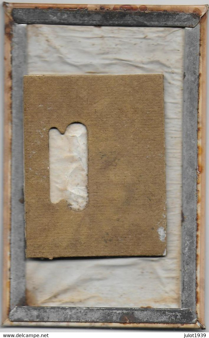 PLAQUE En TOLE 14 X 9 CM . " ENKA' CREPE " . ANCIENNE .  Fait Revivre La LINGERIE . - Vestimentaire