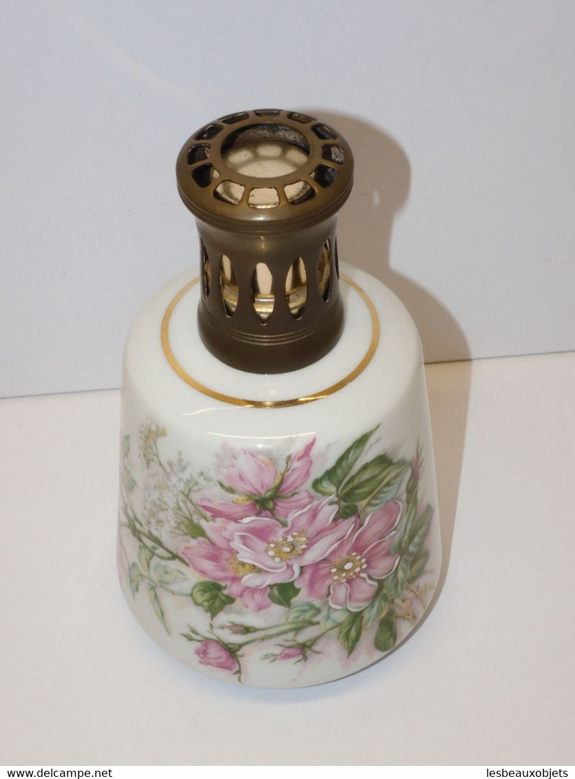 *JOLIE LAMPE BERGER PORCELAINE CAMILLE THARAUD FLEURS ROSES REHAUTS EMAIL XXe E - Limoges (FRA)