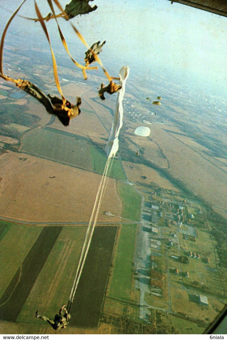 14673 LARGAGE DU PERSONNEL   PARACHUTISME Parachute Militaire  Photo Dujardin Pau Avion   (recto-verso) - Parachutisme