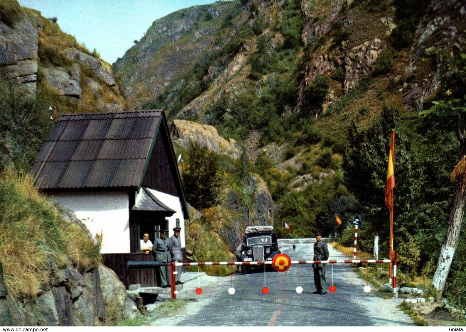 14660 Poste De DOUANE  LERIDA Vallée D' Aran  Frontière Pont Du ROI Douaniers Poste  Barrière  Voiture   (recto-verso) - Dogana