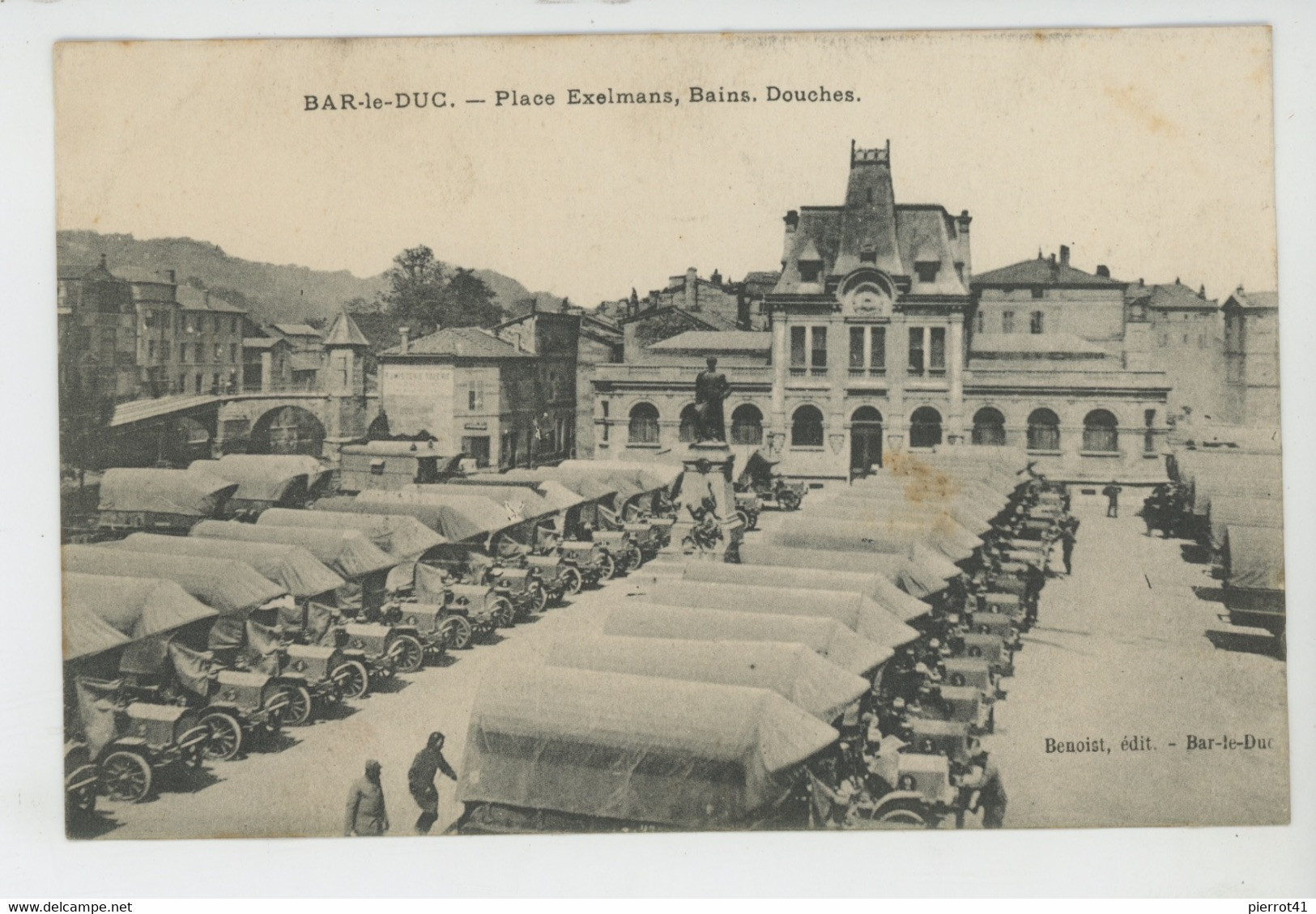 BAR LE DUC - Place Excelmans , Bains , Douches (Guerre 1914-18 - Camions Militaires ) - Bar Le Duc