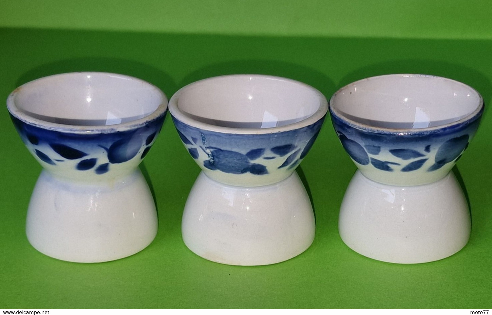 Lot 3 Anciens COQUETIERS - Faience - Motif Floral Bleu - Vers 1950 - Coquetiers