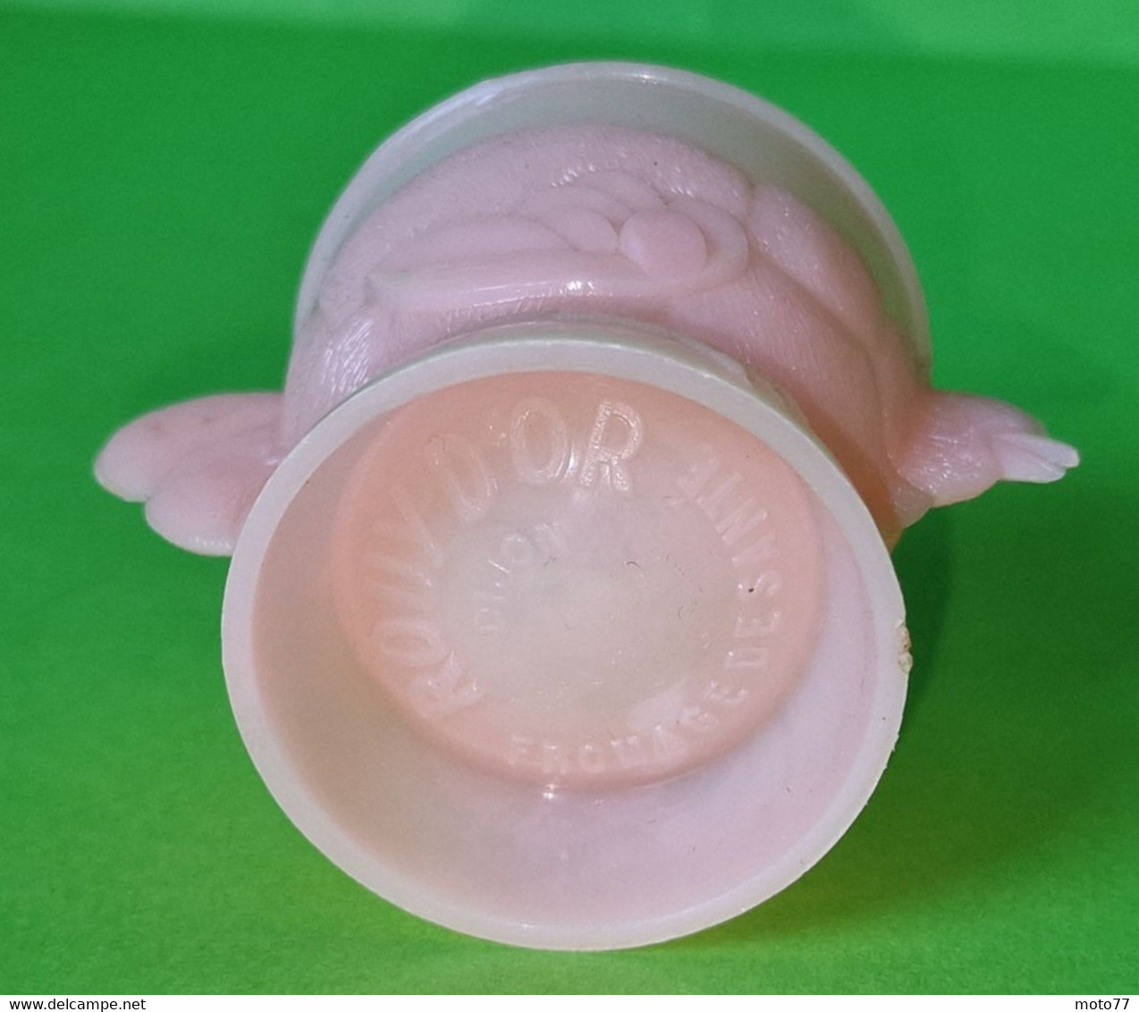 RARE Ancien COQUETIER - Publicité fromage ROUY D'OR - Plastique rose - Poule - En très bon état , aucun manque-Vers 1960