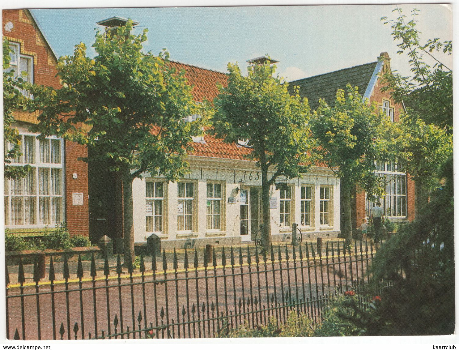 Makkum - Dorpsstraatje In The Village  - (Friesland, Holland/Nederland) - Uitg. St. Tichelaars Historisch Bezit, Makkum - Makkum