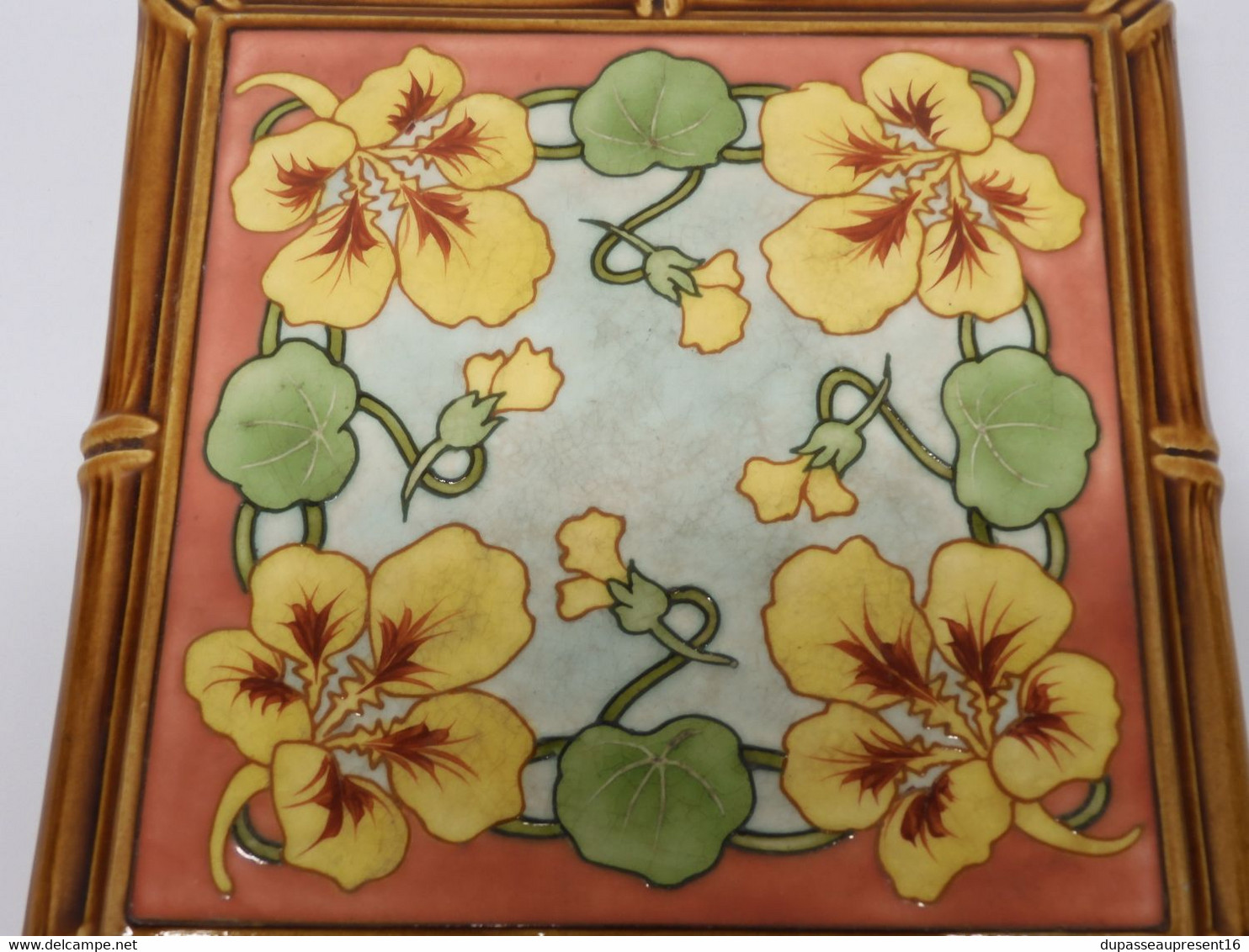 *RARE DESSOUS De PLAT ART NOUVEAU BARBOTINE CHOISY LE ROI Décor FLEURS JAUNES  E - Choisy Le Roi (FRA)