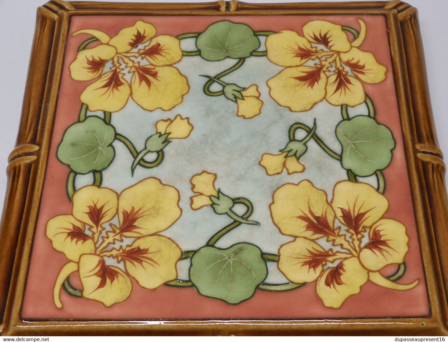 *RARE DESSOUS De PLAT ART NOUVEAU BARBOTINE CHOISY LE ROI Décor FLEURS JAUNES  E - Choisy Le Roi (FRA)