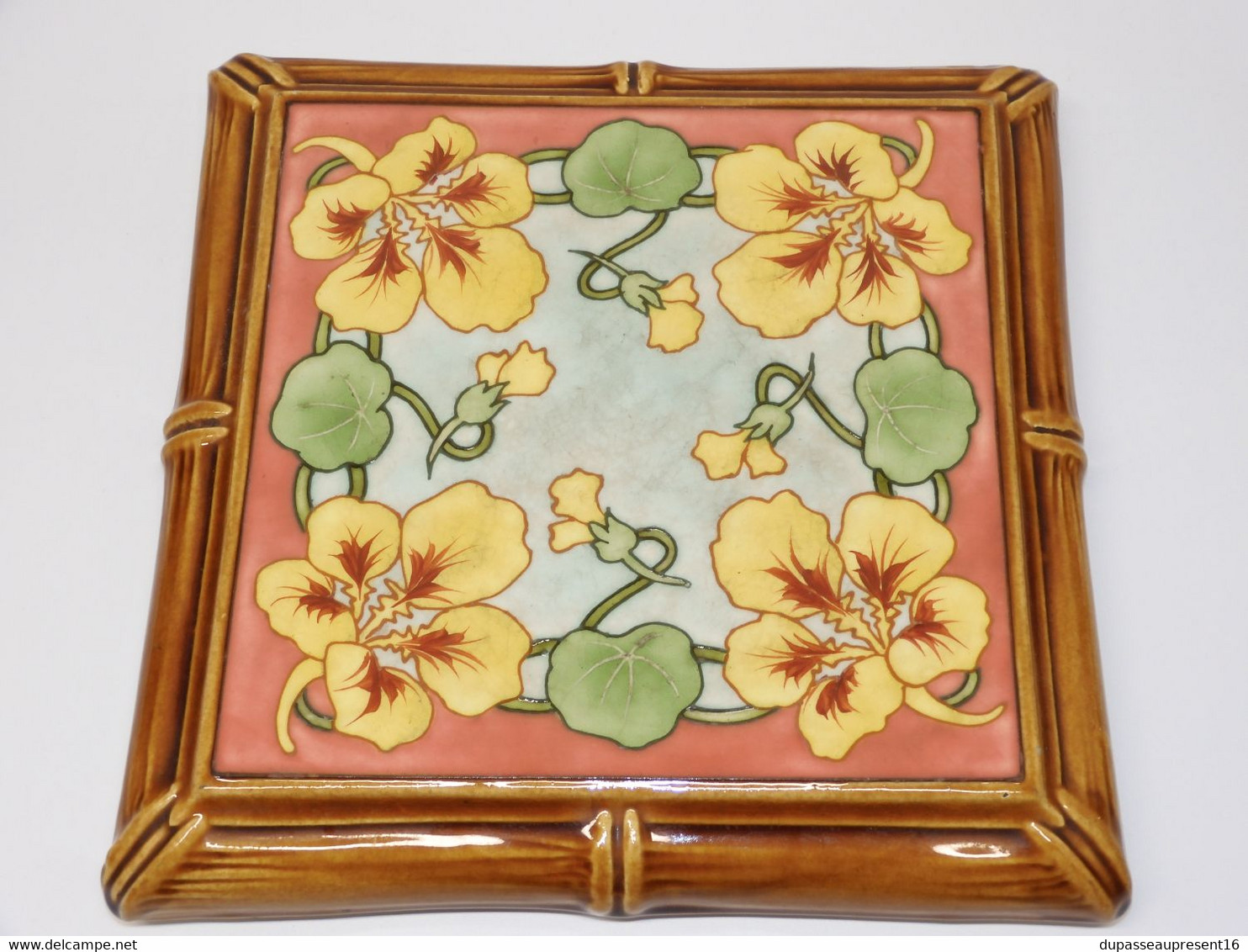 *RARE DESSOUS De PLAT ART NOUVEAU BARBOTINE CHOISY LE ROI Décor FLEURS JAUNES  E - Choisy Le Roi (FRA)