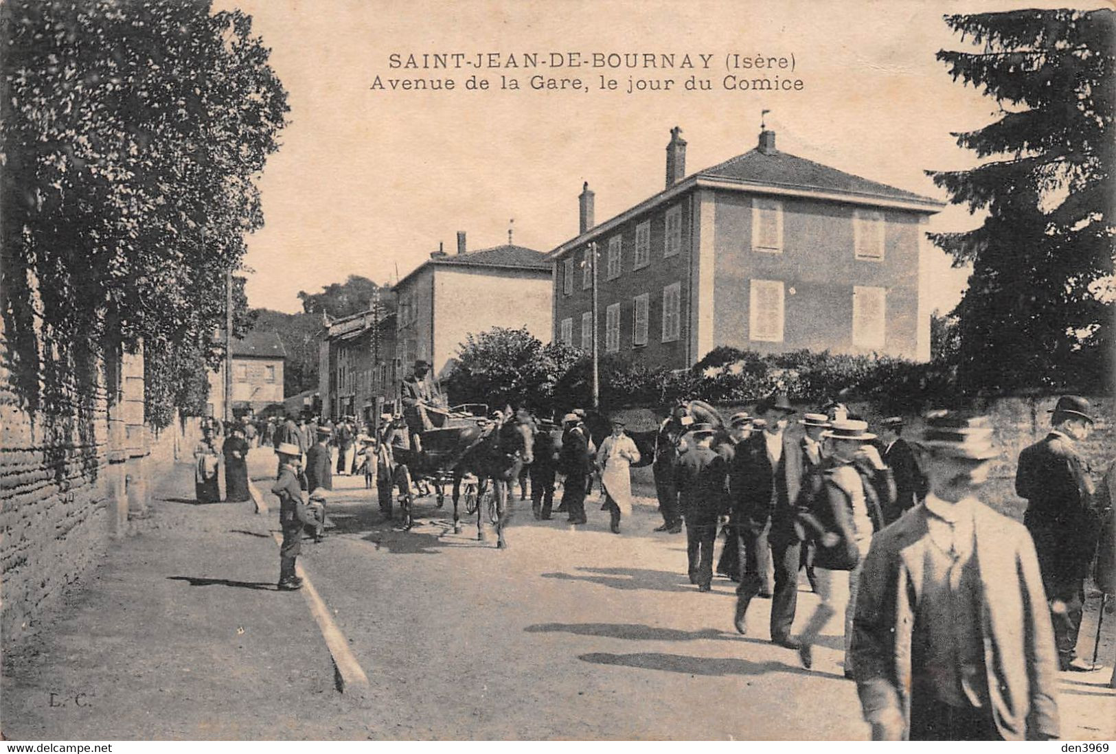 SAINT-JEAN-de-BOURNAY (Isère) - Avenue De La Gare, Le Jour Du Comice - Attelage De Cheval - Saint-Jean-de-Bournay