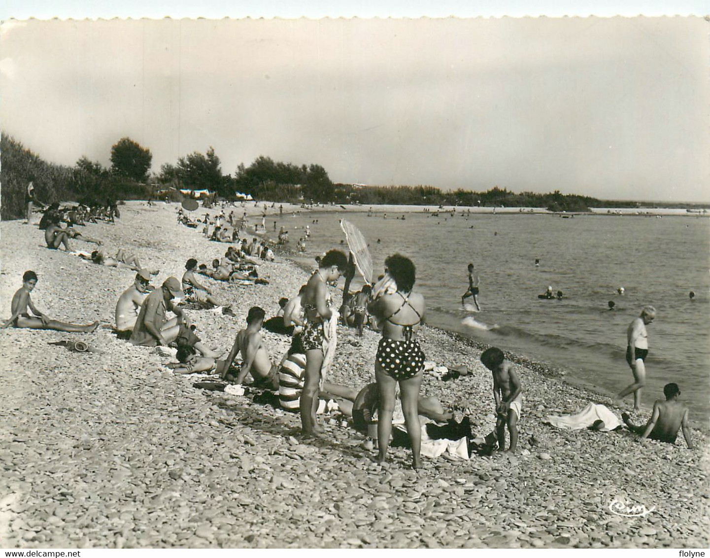 Saint Laurent Du Var - Vue Sur La Plage - Baigneurs Baigneuses Mode - Saint-Laurent-du-Var