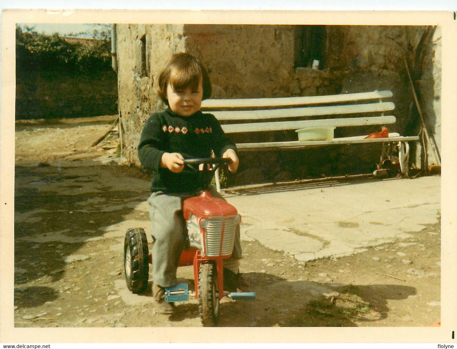 Jeu - Jouet - Enfant Sur Un Tracteur à Pédales - Photo Ancienne - Games & Toys