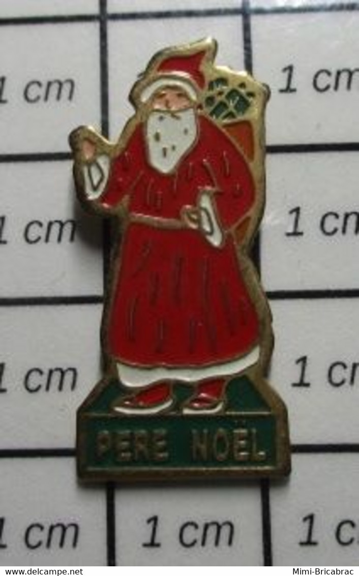 1718B Pin's Pins / Beau Et Rare / NOEL / PERE NOEL VIEUX BARBU EN ROBE DE CHAMBRE AVEC SA HOTTE - Noël