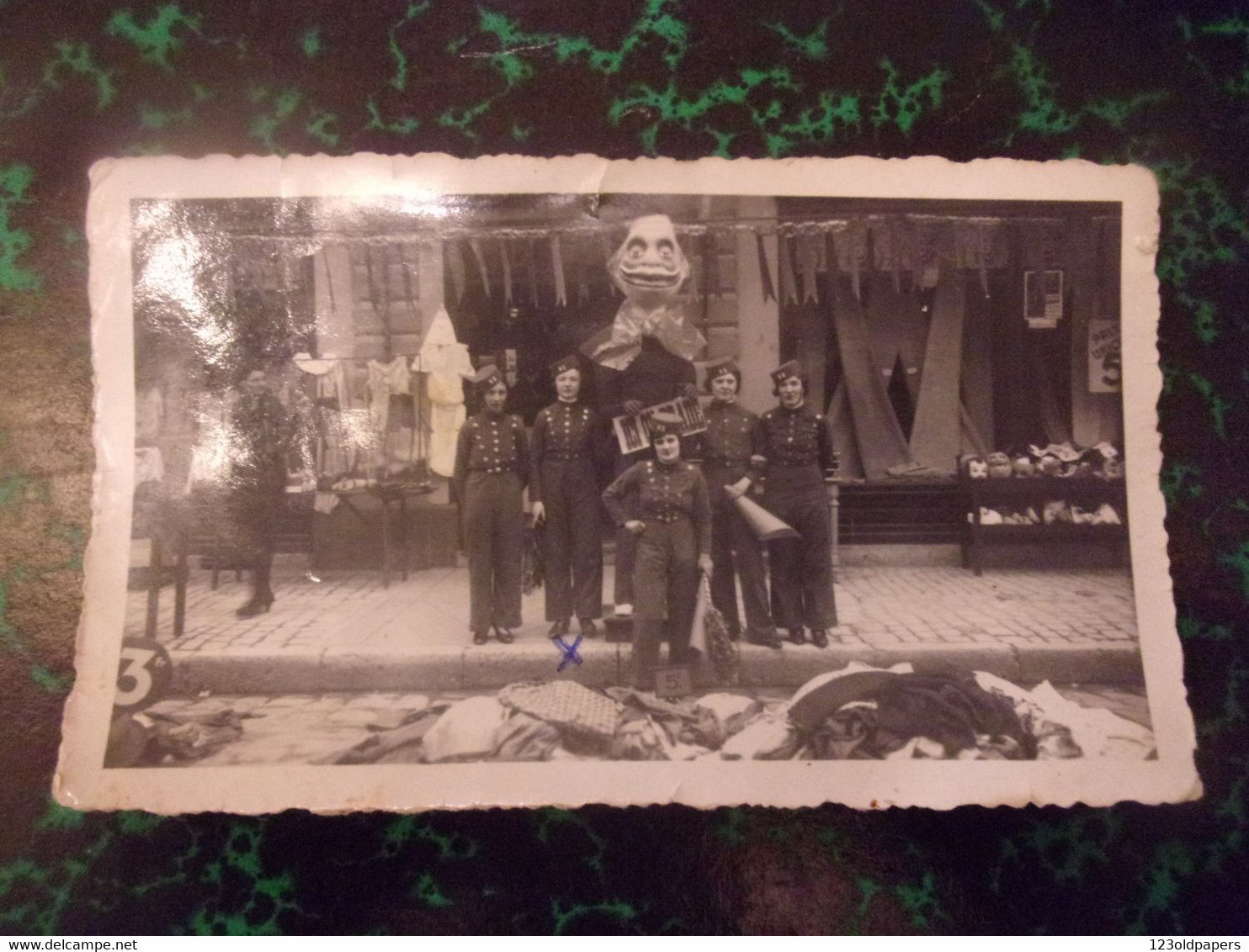 ♥️ Photo 1936 CARNAVAL  ET BRADERIE BLERE 37 JEUNES FEMMES EN GROOM  ROI CARNAVAL TETE MAGASIN - Bléré