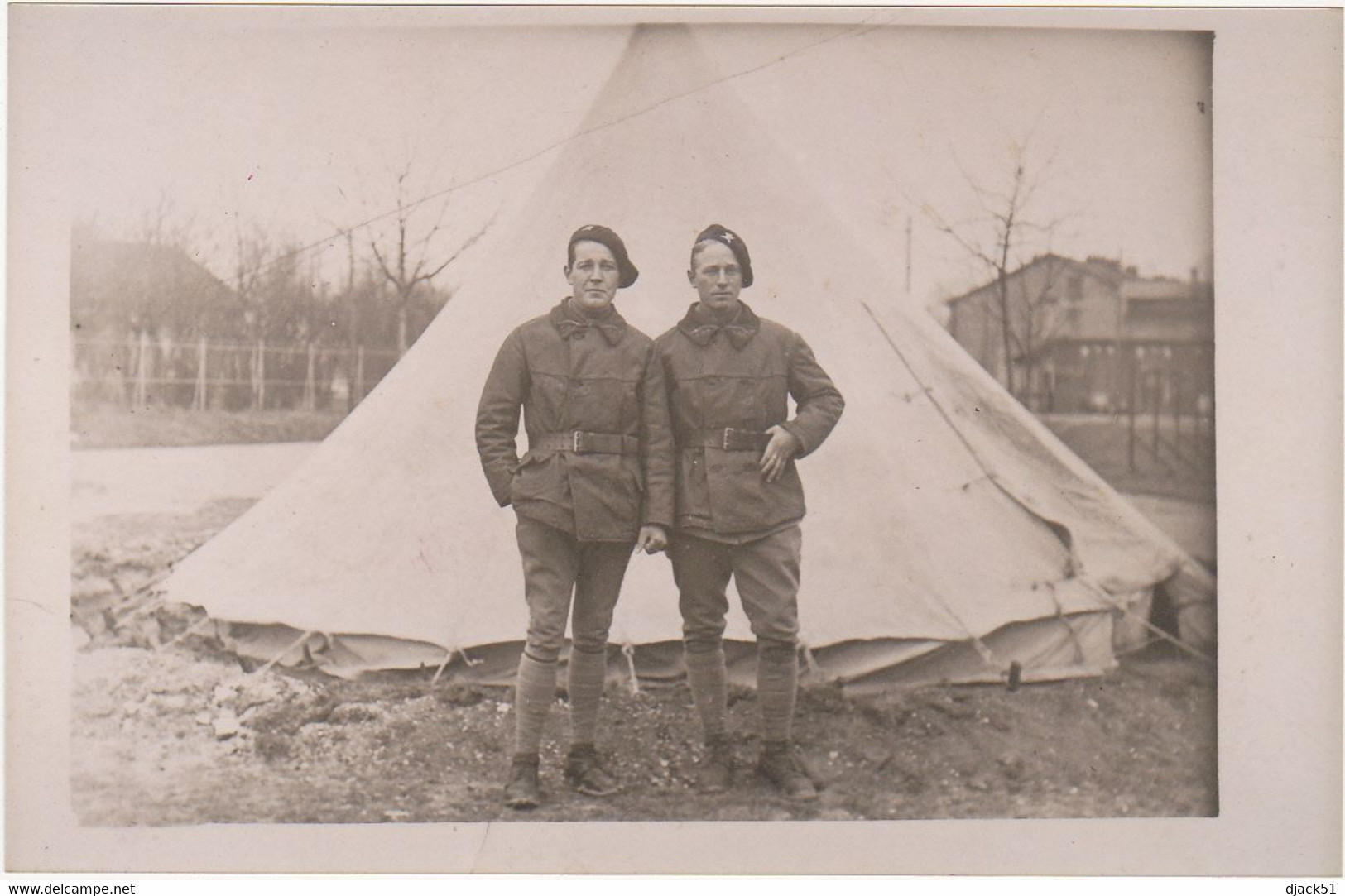 Photographie / Guerre, Militaire / Soldats Posant Devant Une Tente / N° 509 Sur Le Col - Oorlog, Militair