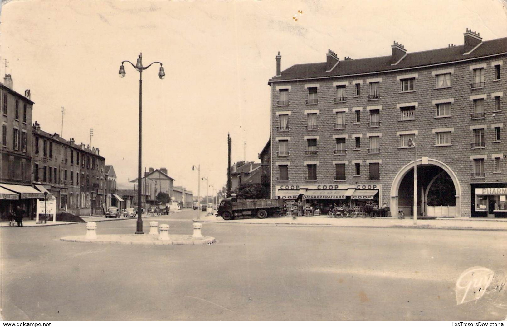 CPA - 95 - BEZONS - Rond Point Et Cité Du Grand  - Vieux Camion - COOP - - Bezons