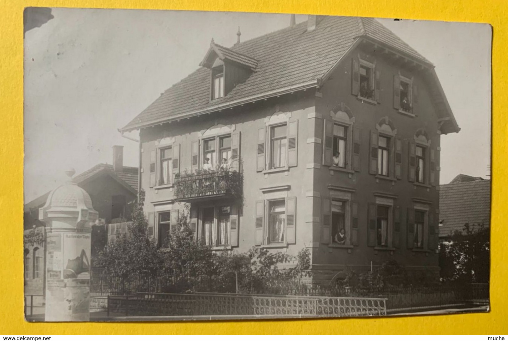 18274 - Carte Photo Bretten Une Maison Colonne Publicitaire Affiche Karlsruher Tagblatt Bretten 20.01.1914 - Bretten