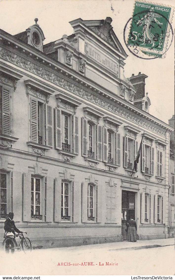 CPA - 10 - ARCIS SUR AUBE - La Mairie - Animée - Arcis Sur Aube