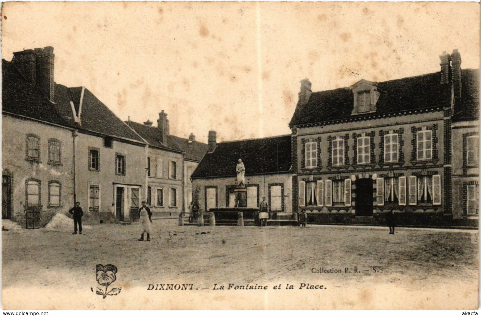 CPA DIXMONT - La Fontaine Et La Place (357804) - Dixmont