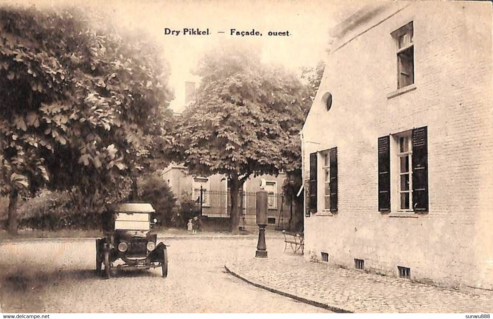 Dry Pikkel - Façade Ouest (oldtimer Pompe à Essence Desaix) - Meise