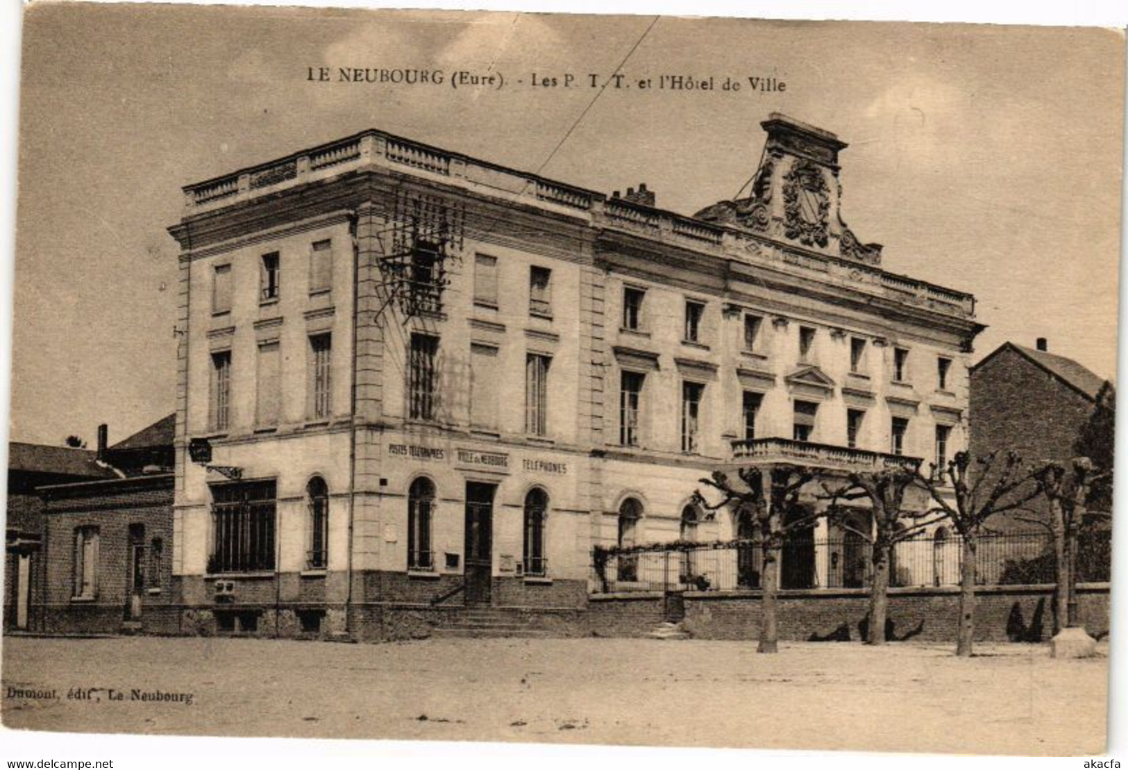 CPA Le NEUBOURG - Les P.T.T. Et L'Hotel De Ville (182327) - Le Neubourg