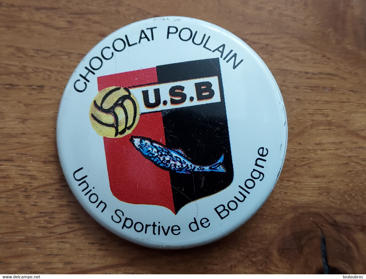 CHOCOLAT POULAIN Badge Tôle Sérigraphiée UNION SPORTIVE DE BOULOGNE U.S.B. - Chocolat