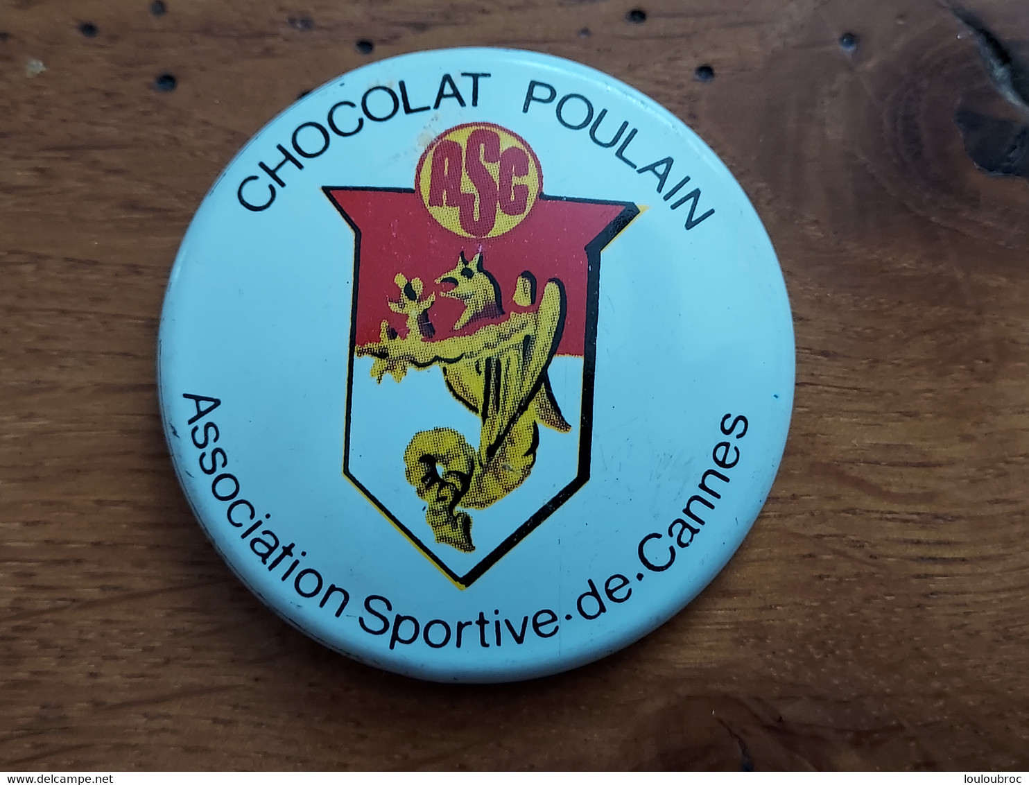 CHOCOLAT POULAIN Badge Tôle Sérigraphiée ASSOCIATION SPORTIVE DE CANNES A.S.C. - Cioccolato