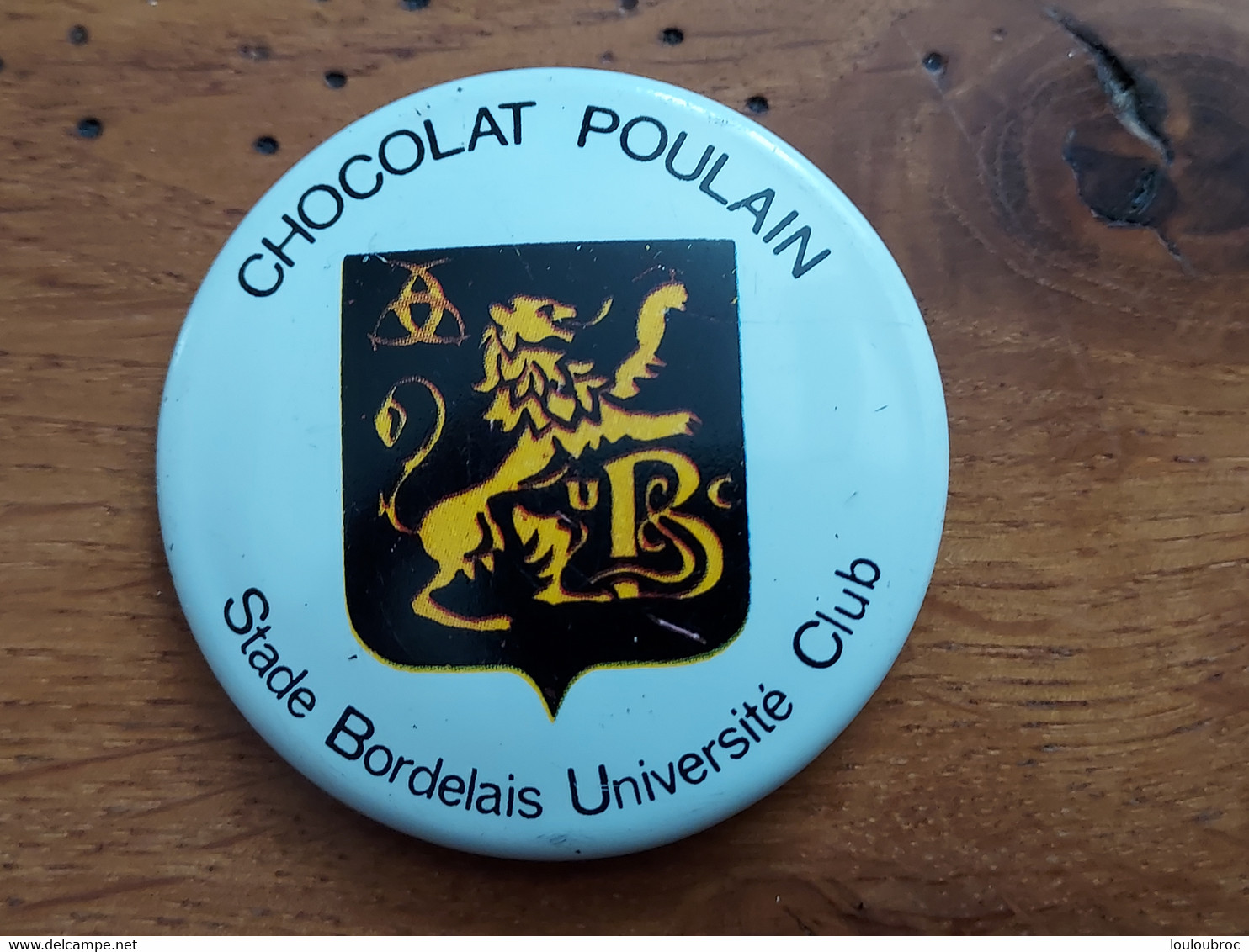 CHOCOLAT POULAIN Badge Tôle Sérigraphiée STADE BORDELAIS UNIVERSITE CLUB - Cioccolato