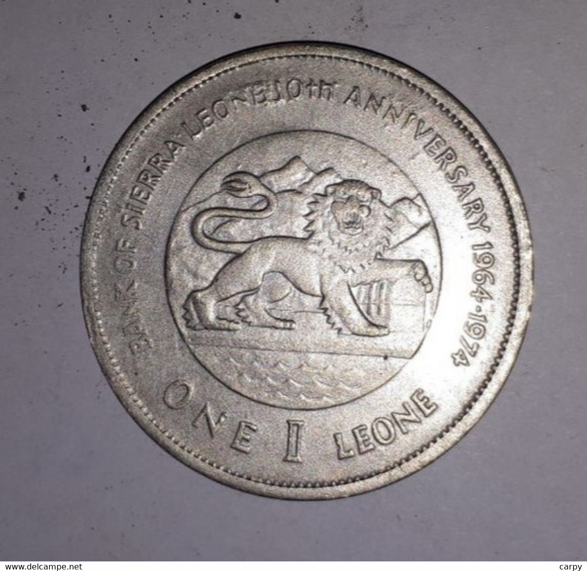 SIERRA LEONE "10-th Anniversary Of The Bank 1964-1974" 38 Mm 19,85 G / Copy Fake Replica White Metal Coin - Sierra Leona