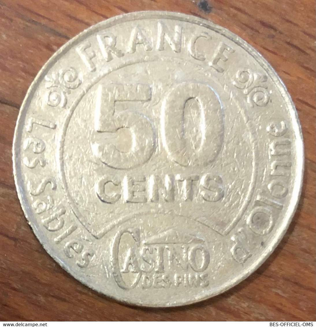 85 LES SABLES D'OLONNE CASINO DES PINS JETON DE 50 CENTS SLOT MACHINE EN MÉTAL CHIP COINS TOKENS - Casino