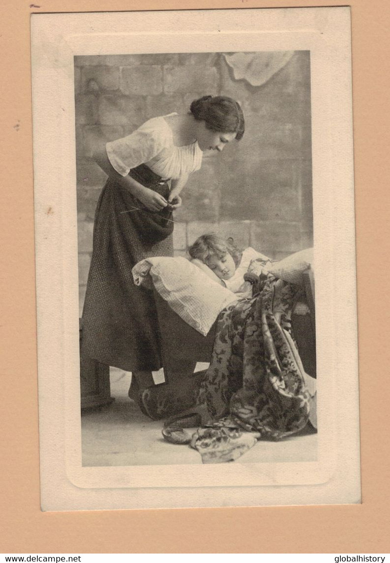 XA1130 JEUNE FILLE  FILLETTE , ENFANT, GIRL , FAMOUS GRETE REINWALD SISTER HANNI SLEEPING  LEPOGRAVURE - Portraits