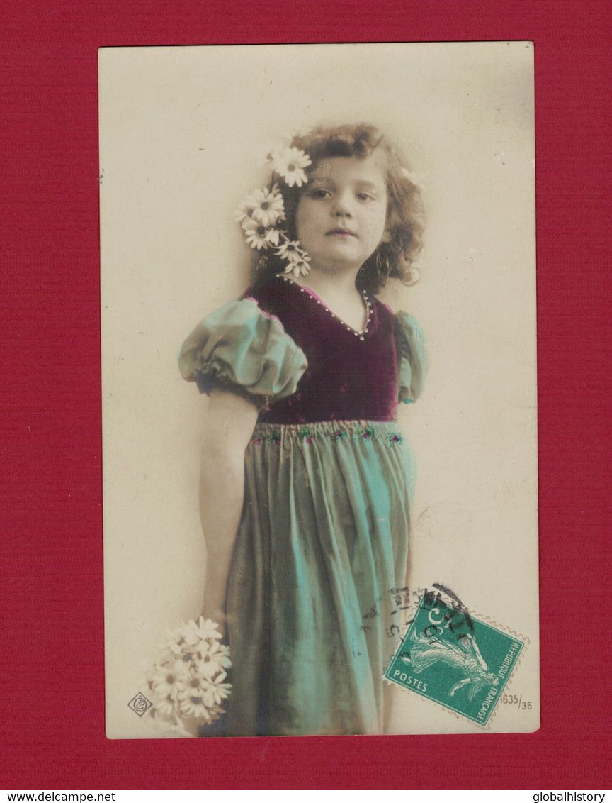 XA1127 JEUNE FILLE  FILLETTE , ENFANT, GIRL , FAMOUS HANNI REINWALD WITH DAISY, DAISIES IN HER HAIR RPPC - Portraits