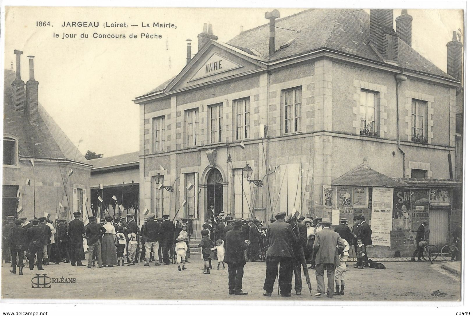 45   JARGEAU  LA  MAIRIE  LE  JOUR  DU  CONCOURS  DE  PECHE - Jargeau