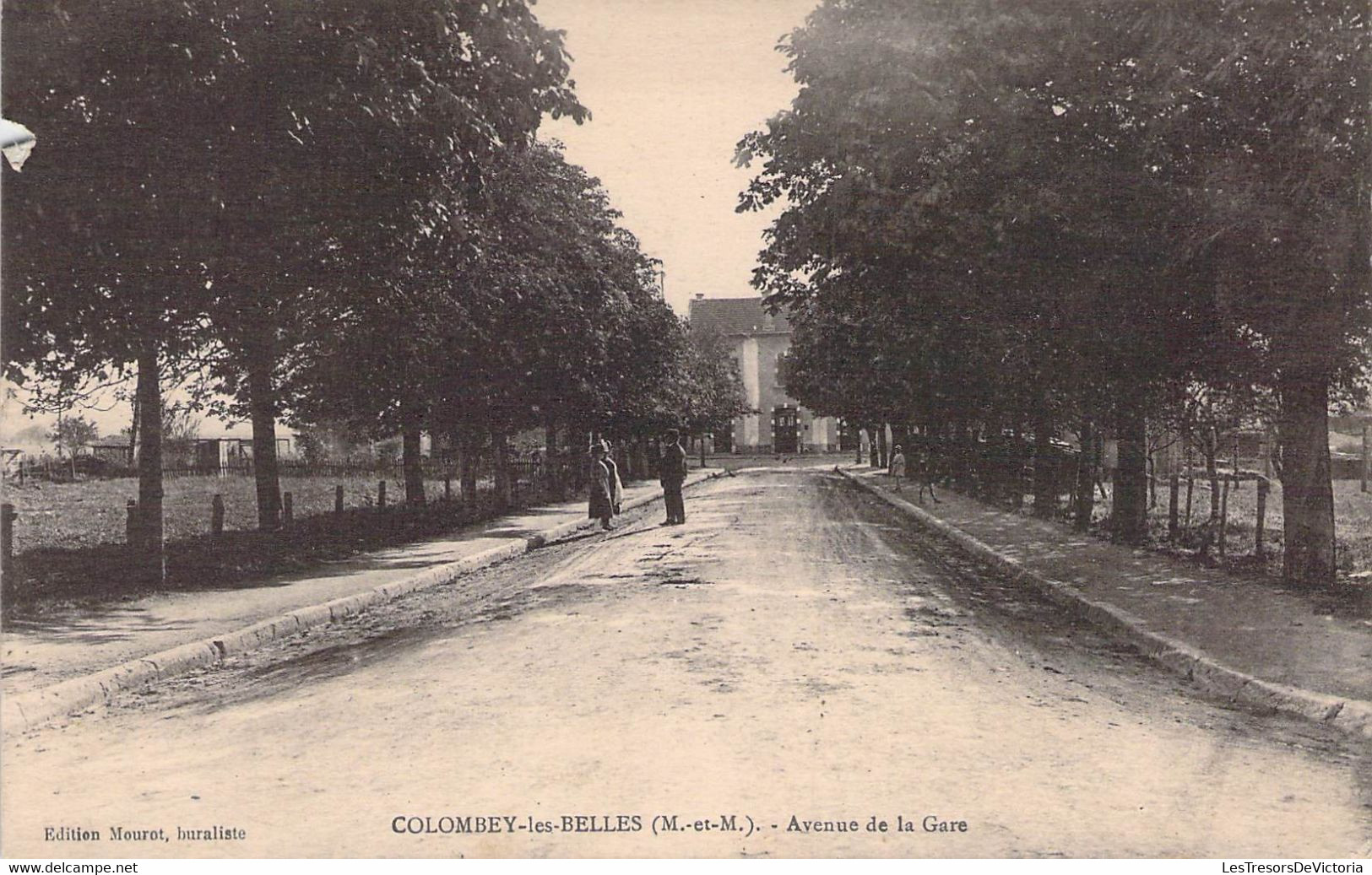 CPA - 54 - COLOMBEY LES BELLES - Avenue De La Gare - Animée - Colombey Les Belles