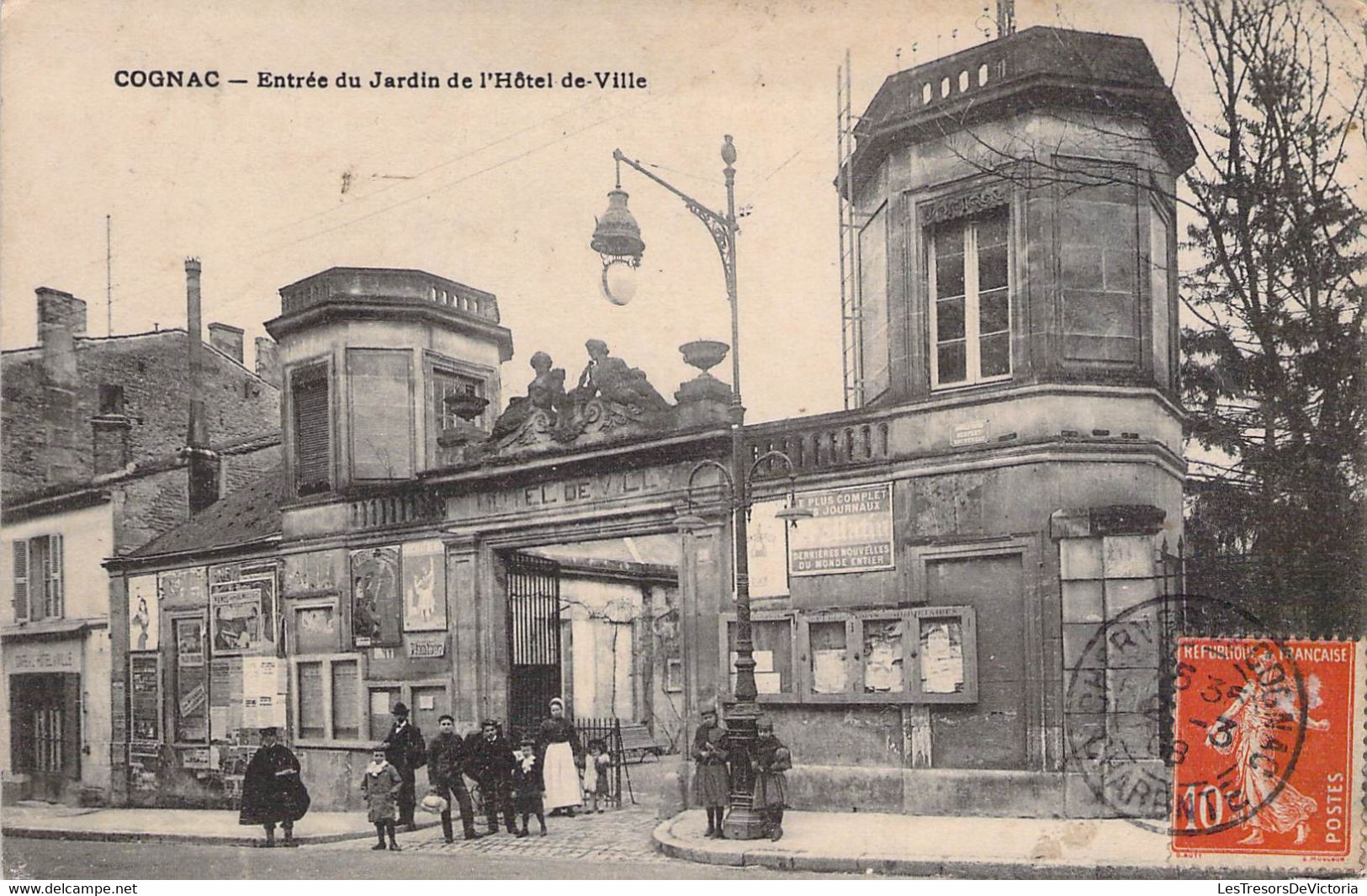 CPA - 16 - COGNAC - Entrée Du Jardin De L'Hôtel De Ville - Animée - Enfants - Cognac