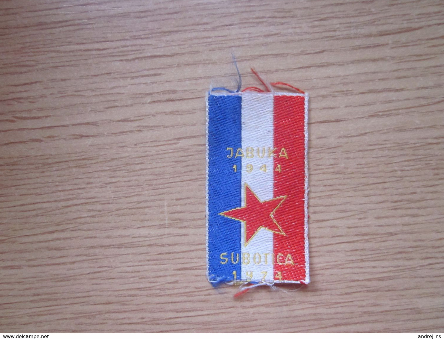Small Flag Of Yugoslavia Jabuka 1944 Subotica 1974 3.2x5.5 Cm - Flaggen