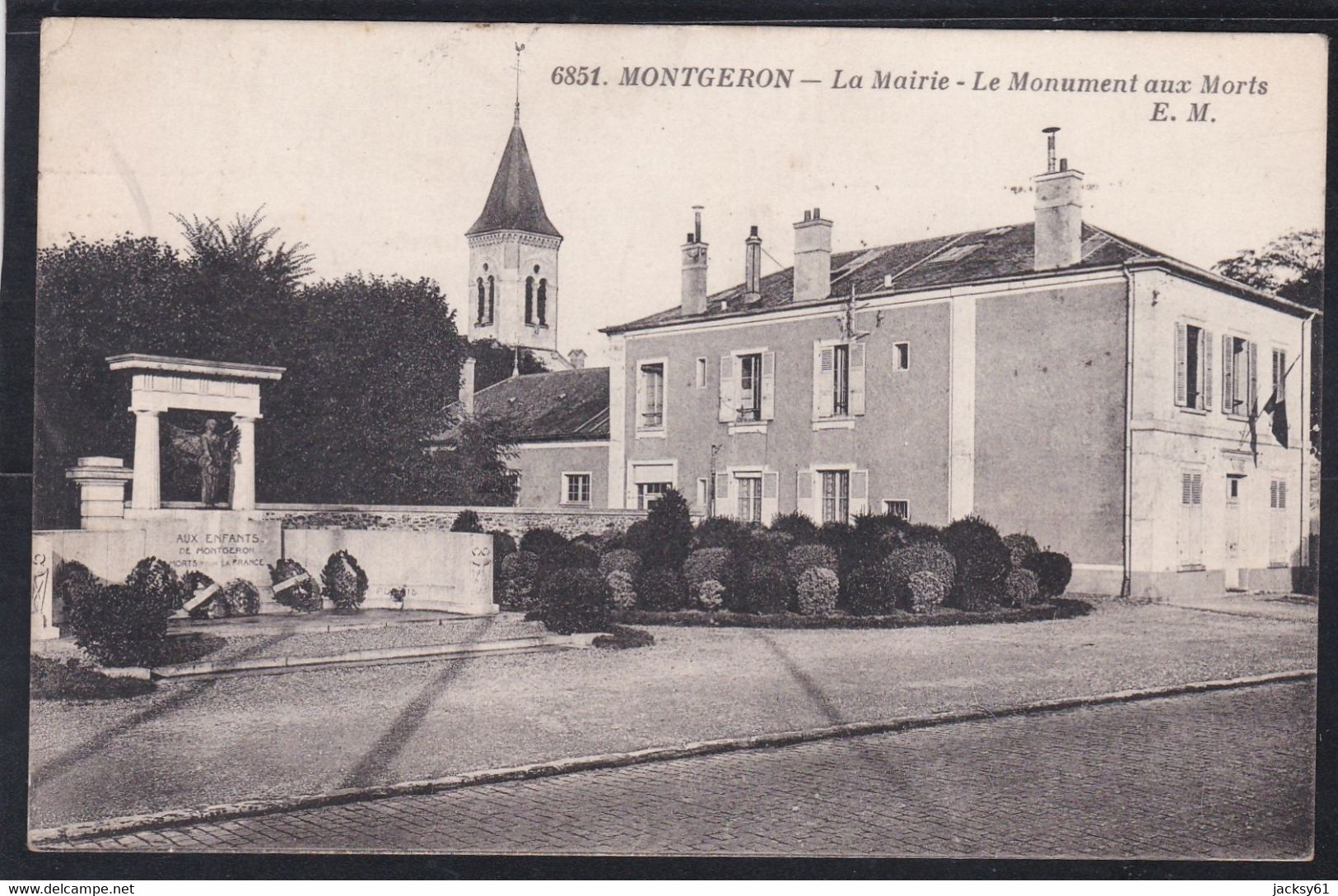 91 - Montgeron - La Mairie - Le Monument Aux Morts - Montgeron