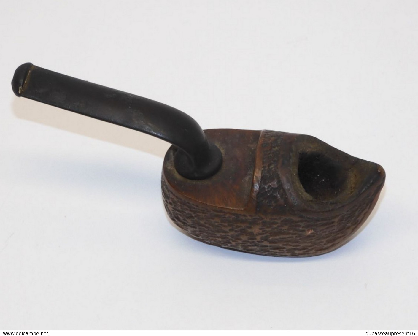 *JOLIE ANCIENNE PIPE EN BOIS FORME SABOT SOUVENIR DE LOURDES COLLECTION  E