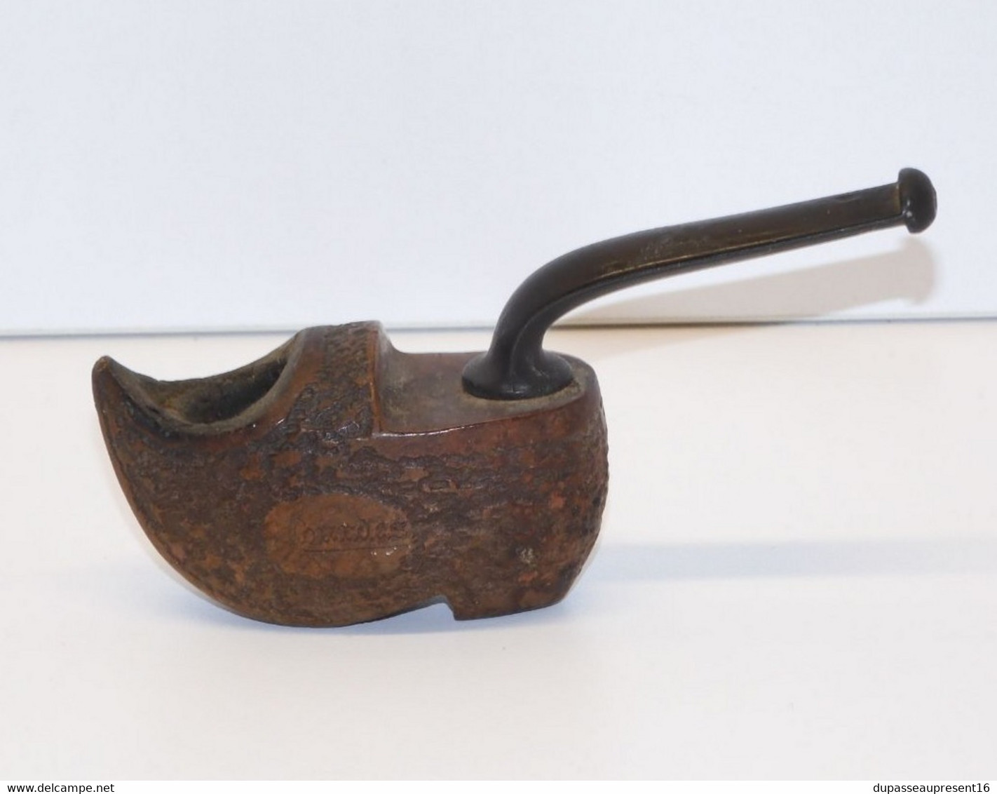 *JOLIE ANCIENNE PIPE EN BOIS FORME SABOT SOUVENIR DE LOURDES COLLECTION  E