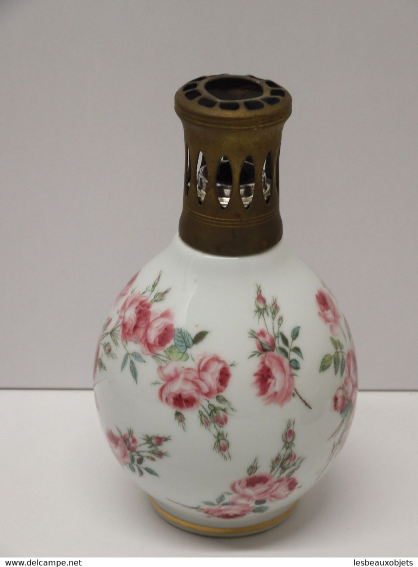 *JOLIE LAMPE BERGER PORCELAINE CAMILLE THARAUD FLEURS BOUQUETS ROSES XXe E - Limoges (FRA)