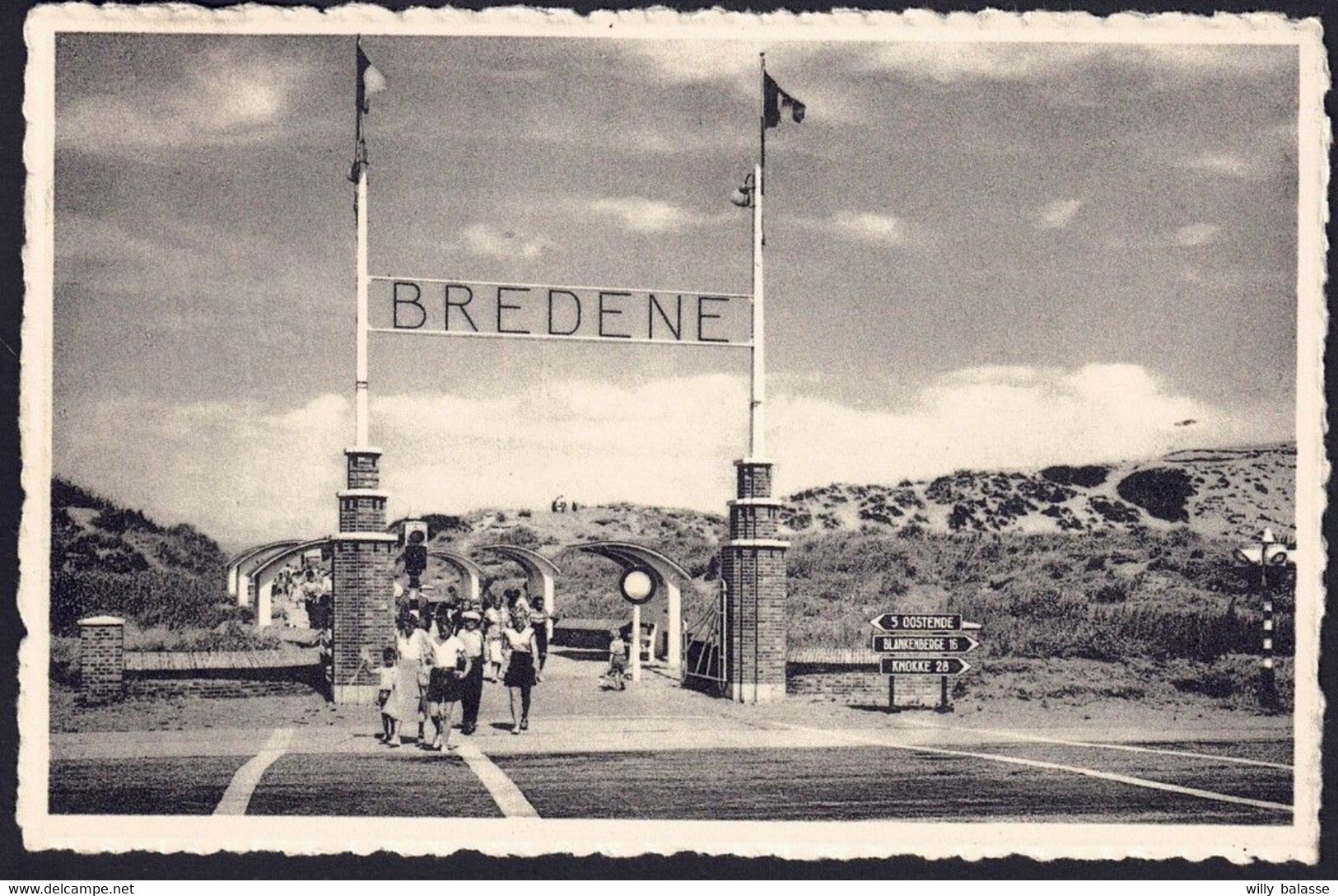 +++ CPA - BREDENE - Entrée Vers La Plage    // - Bredene