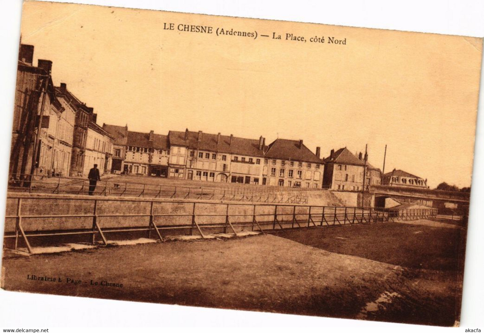 CPA LE CHESNE - La Place Coté Nord (224502) - Le Chesne