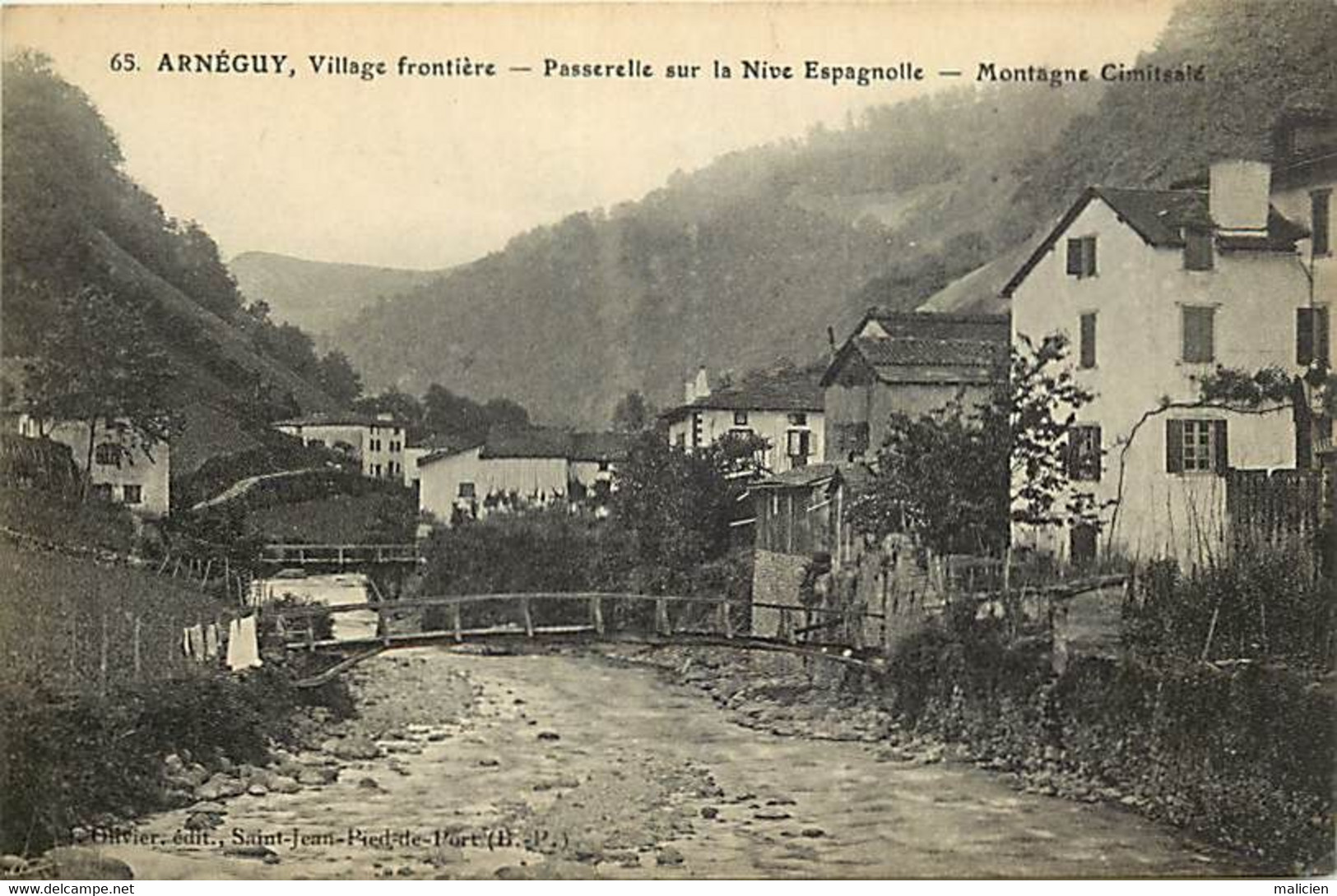 - Dpts Div. -ref-BG53- Pyrenées Atlantiques - Arnéguy - Passerelle Sur La Nive Espagnole - Montagne Cimisalé - - Arnéguy