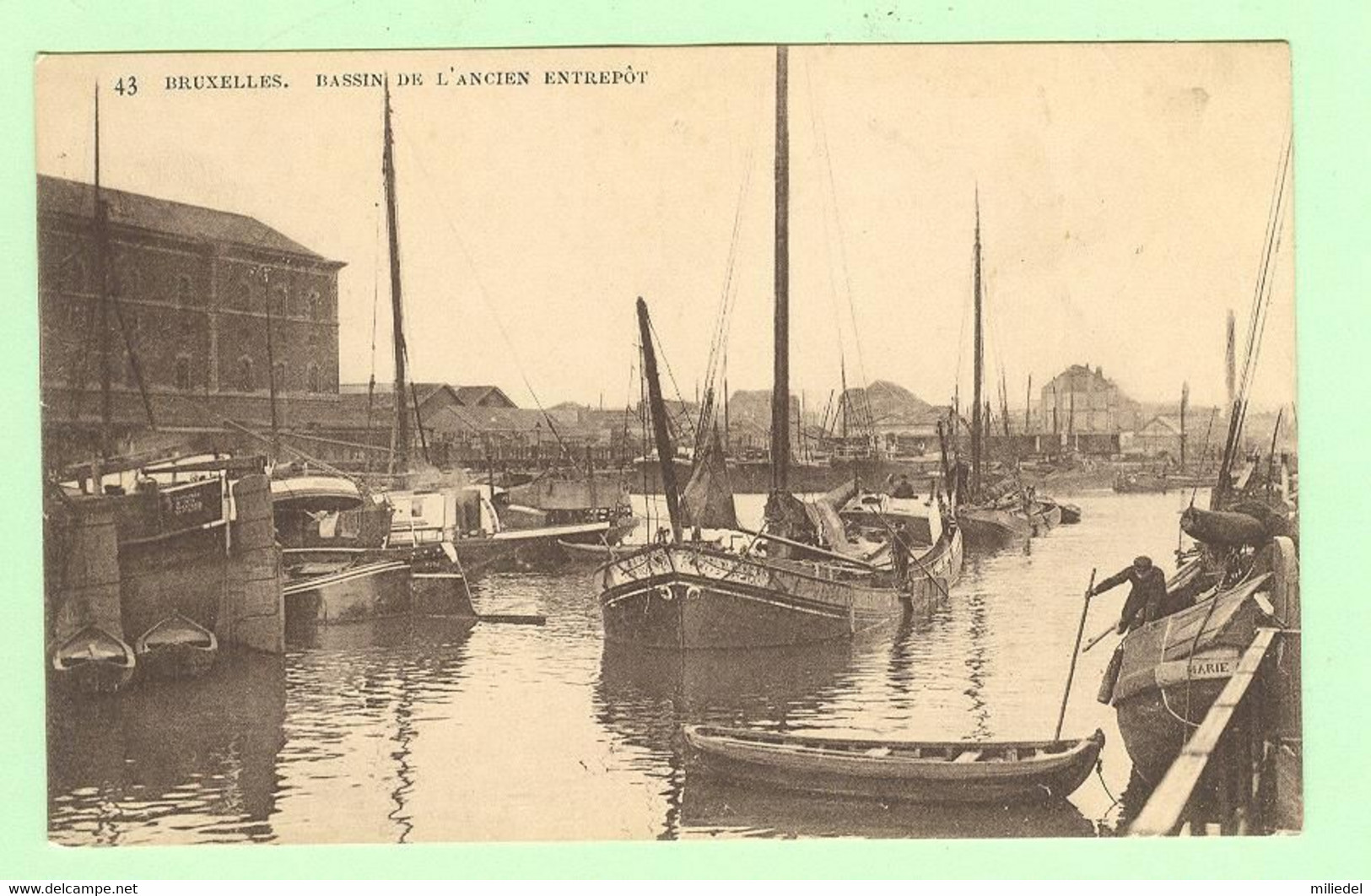 W926 - BELGIQUE - Bruxelles - Bassin De L'ancien Entrepôt - Péniche - Transport (sea) - Harbour